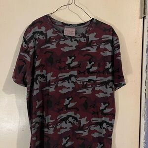 Zumiez - Women’s Camouflage T-Shirt - Red and Gray